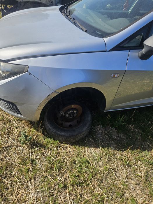 Aripa stanga fata Seat ibiza 6j an 2010