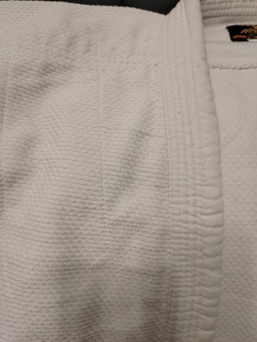 Спортивное кимоно для дзю-до.