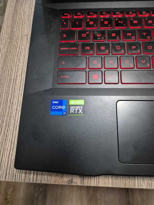 Продавам gейминг лаптоп MSI Katana GF76 11UE