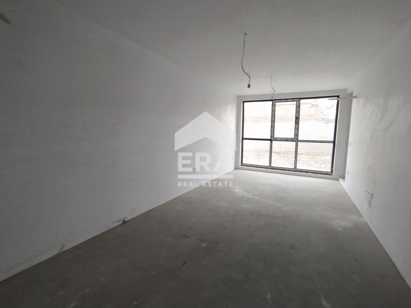 Продава се Двустаен апартамент в Варна, Център - 66 кв.м за 2728 €/кв.м - Снимка #5