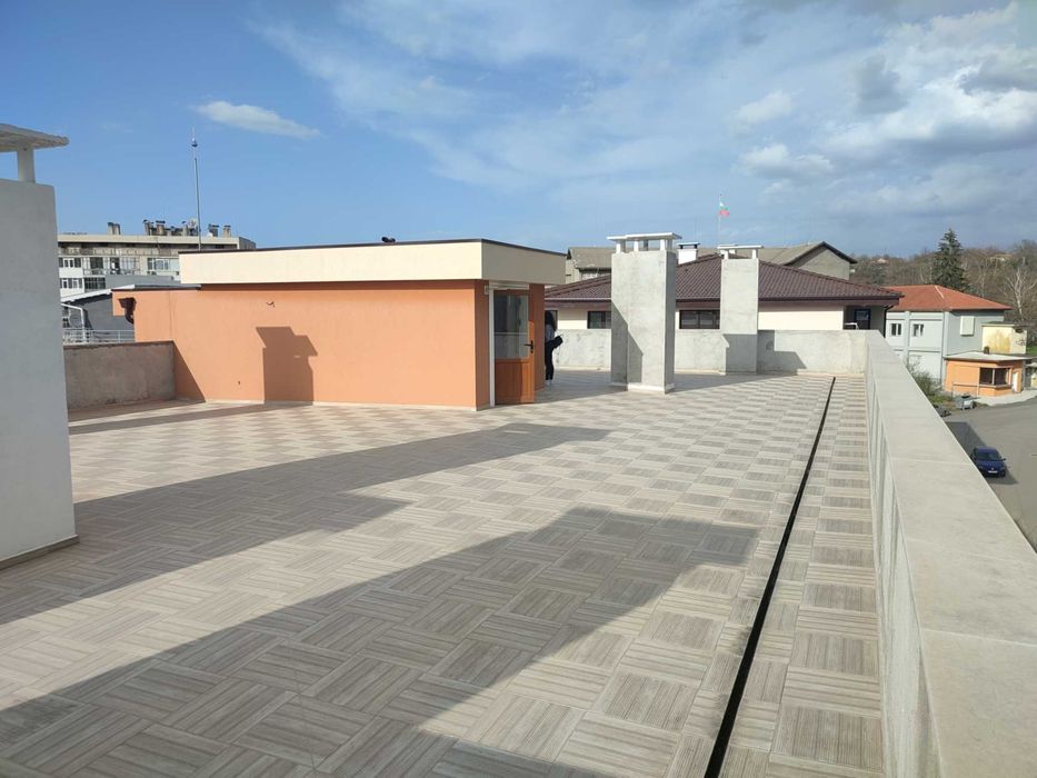 Многостаен с 360-градусова панорамна тераса! Собствен асансьор!