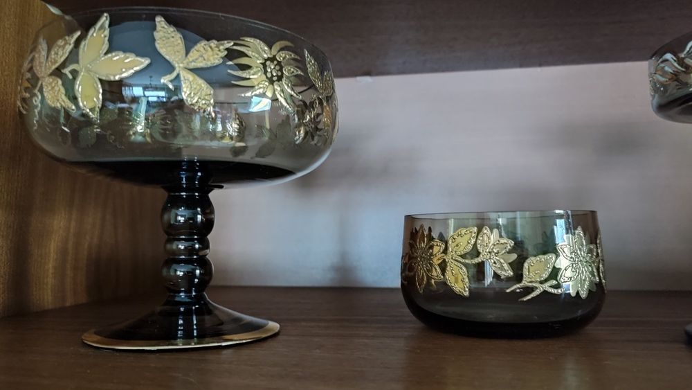 Сет от съдове с инкрустации