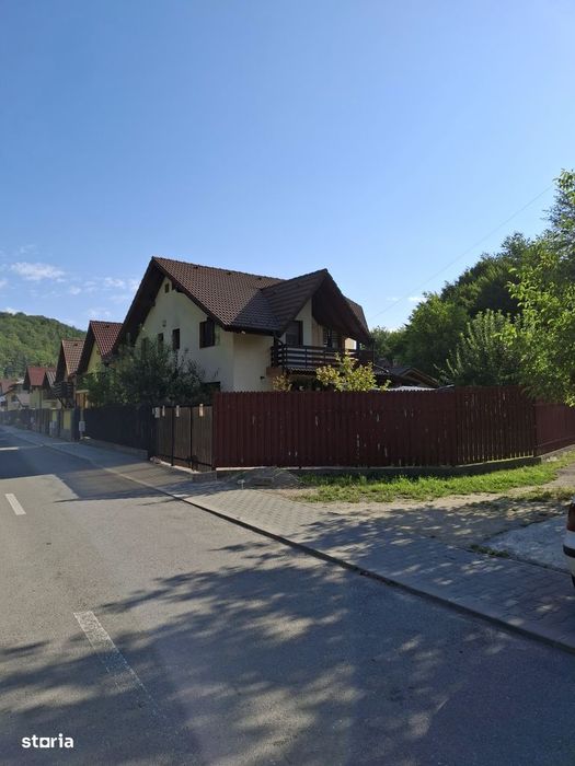 Casă Rustica într-o zonă superbă "Dambul Morii"
