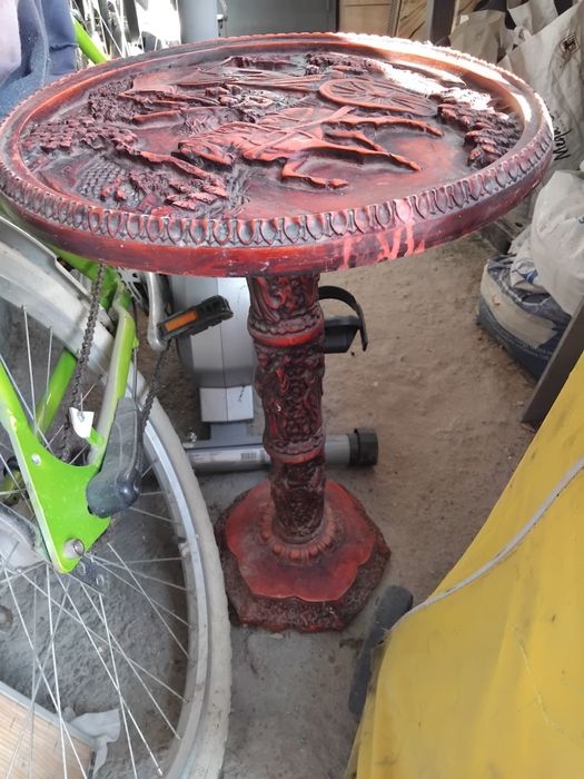 Masa veche din ani 80 cu picior și model