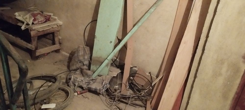 Изхвърляне на строителни и битови отпадъци