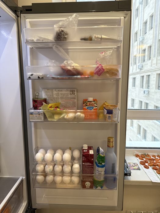 Продам Холодильник LG ThinQ.