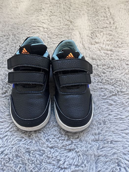 Маратонки adidas 23
