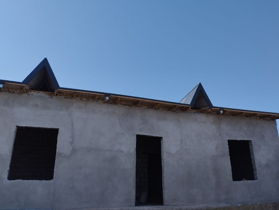 Уй сотилади. Навоий вилояти Фарход савхозда жойлашган.