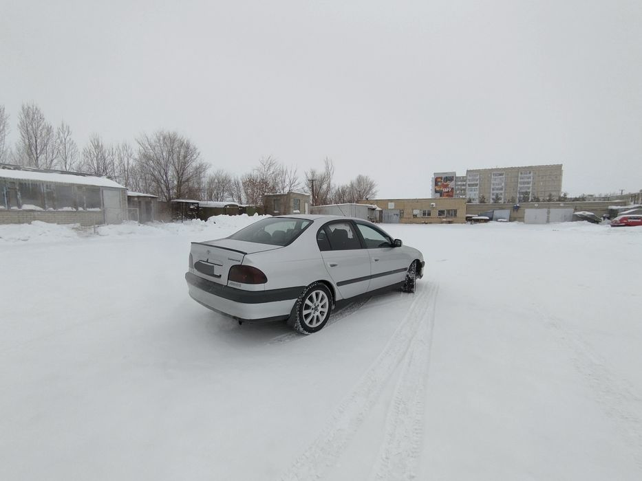 Продам Авенсис..