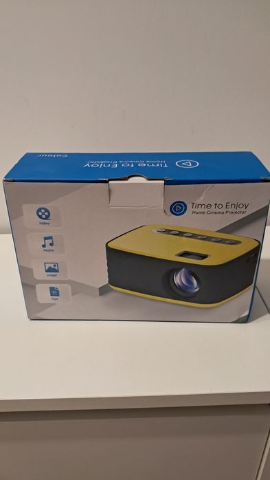 Продам новый мини проектор