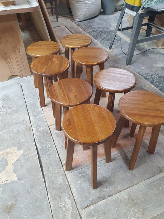 Деревянные табуретки