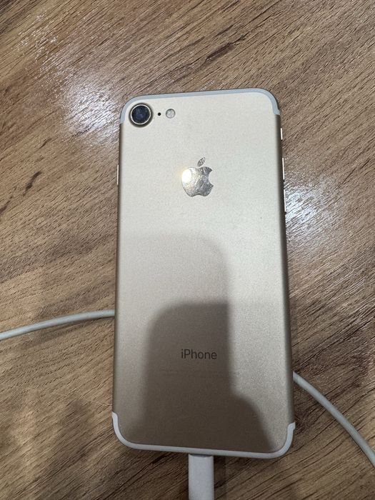 Продам айфон 7 почти идеал