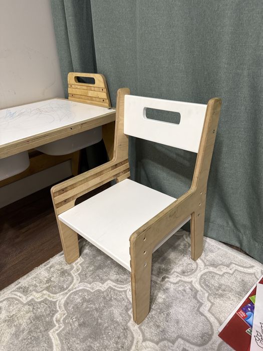 Детский стол со стулом