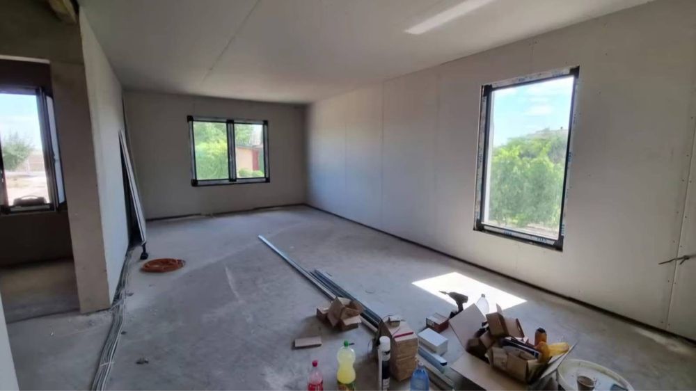 Vand case modulare pe structura metalica