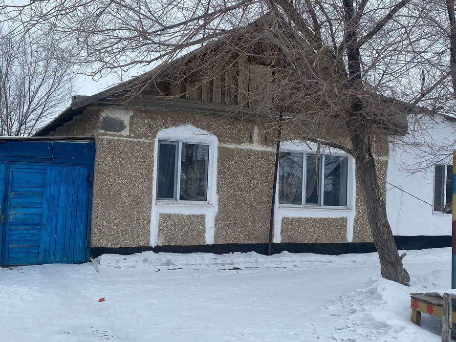 Продам 4-комнатный дом в с.Талап. Имеется газ, титан и интернет.