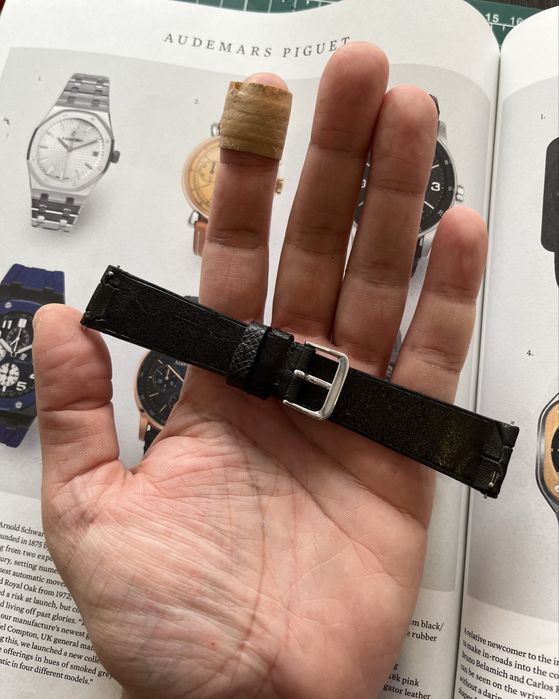 Curea pentru ceas din piele naturala unica lucrata manual