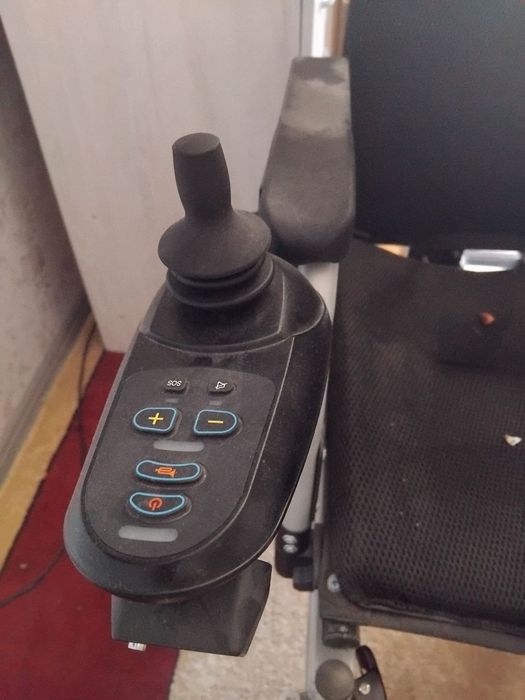 Электрическая инвалидная коляска