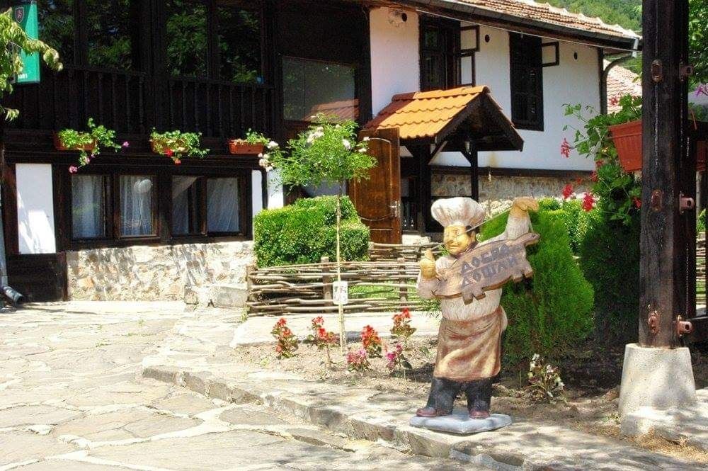Стара  възрожденска къща в гр.Етрополе