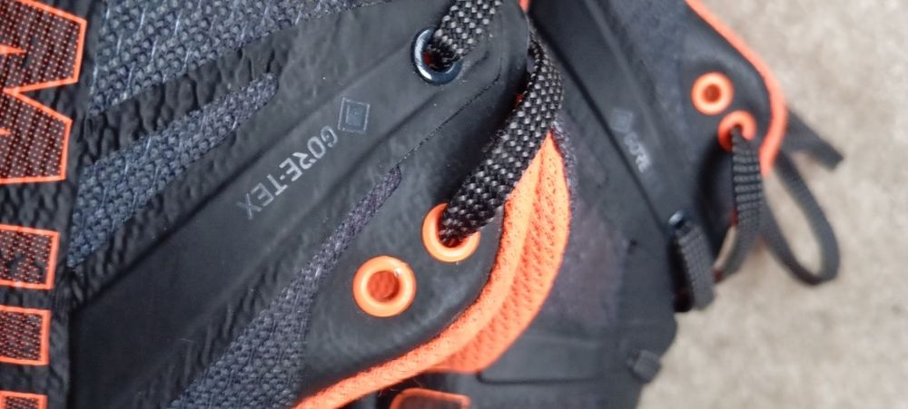 Pantofi Mammut la jumate preț