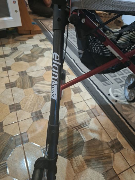 Cadru de mers cu rotile(rollator)