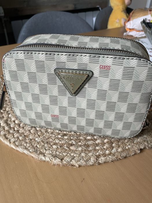 Чанта Guess нова