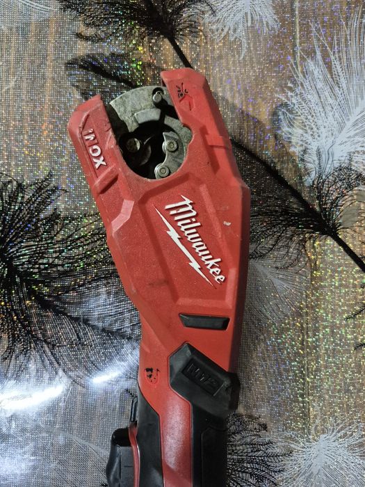 Masina de taiat tevi Milwaukee M  12