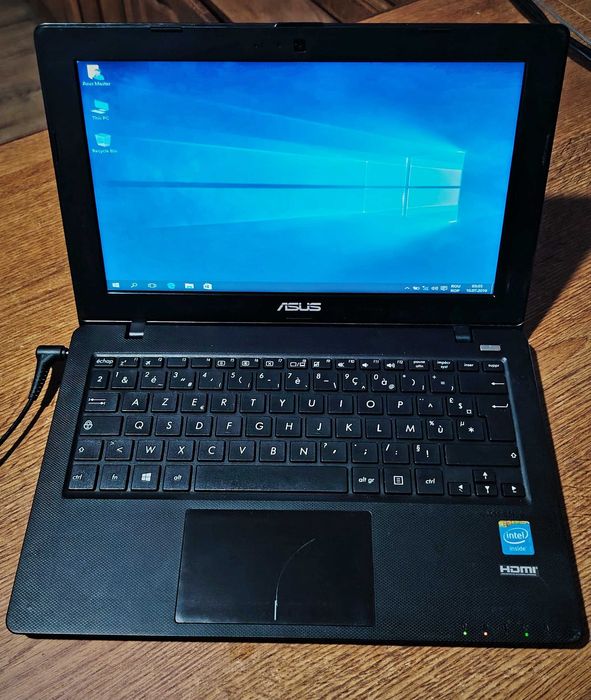 Laptop Asus X200M,perfect pentru birou sau scoala