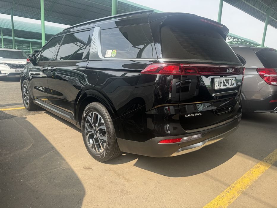 Kia karnaval 2023 yil qora carnival