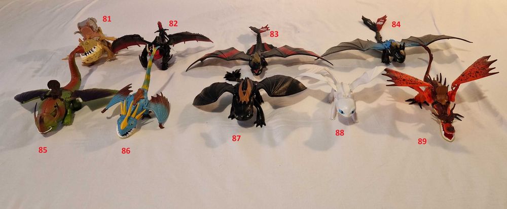 Фигурки на дракони „How To Train Your Dragon“ и Динозаври