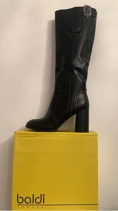 Сапоги новые стильные