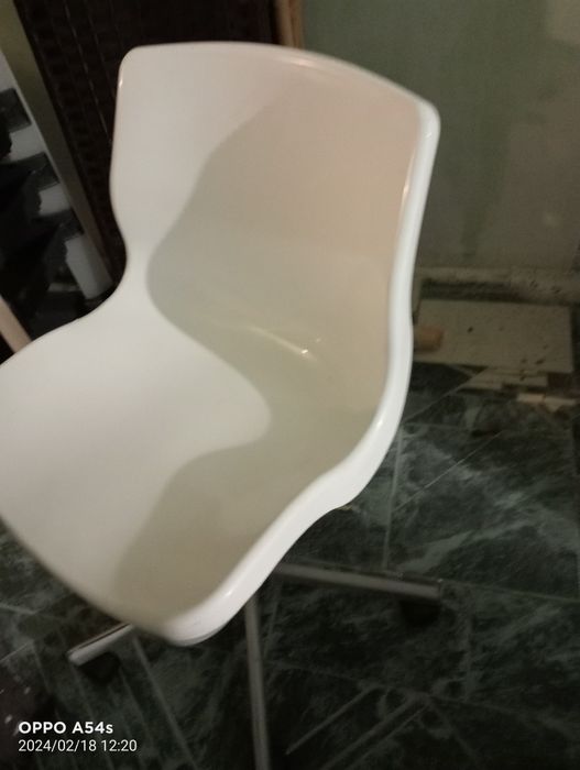 Scaun cosmetica  profesional și ucenic cosmetica