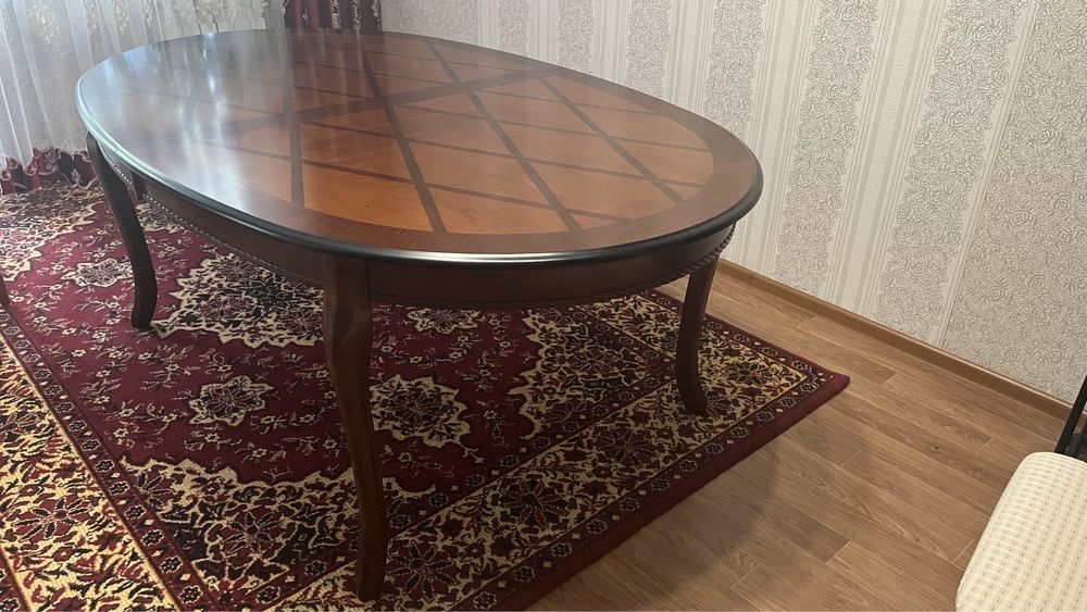Продам стол для гостиной