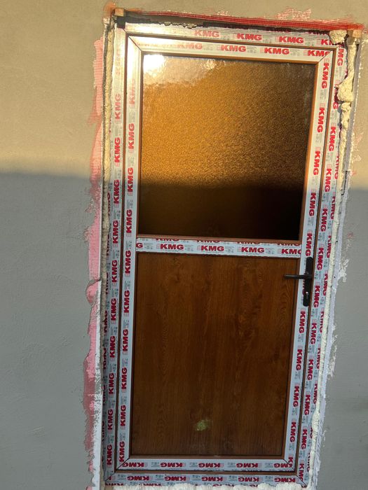 Vând geamuri și uși de termopan noi și second hand