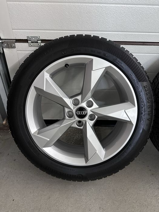 Оригинални 19 Цола Джанти Audi Q3 F3 Q3 8U със зимни гуми 235/50 R19