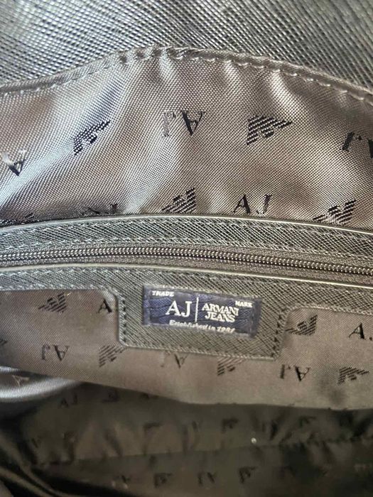 Луксозна дамска чанта от Armani Jeans