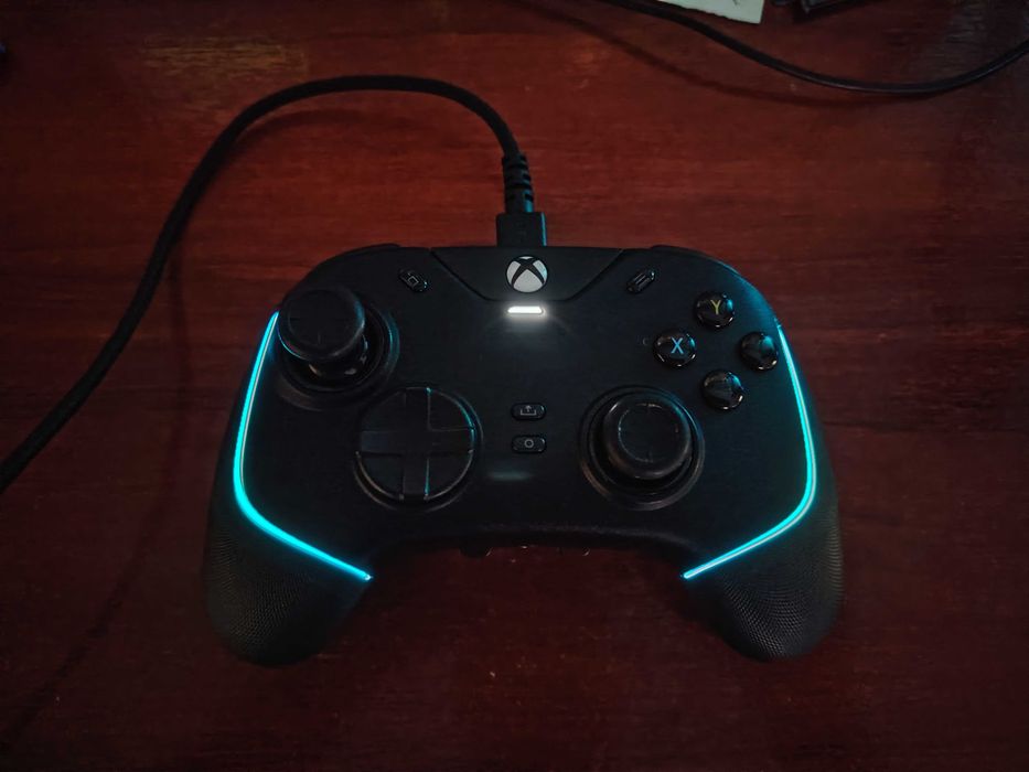 RAZER Wolverine V2 Chroma controller Xbox si PC cu cutie