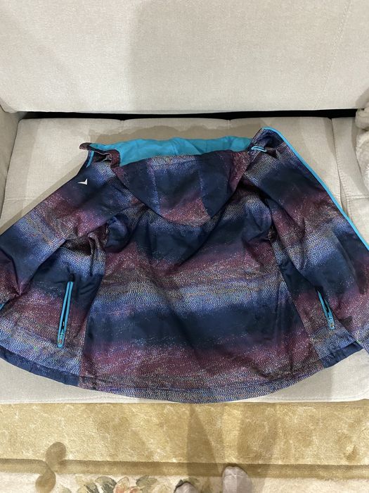 Geacă de schi in conditii bune