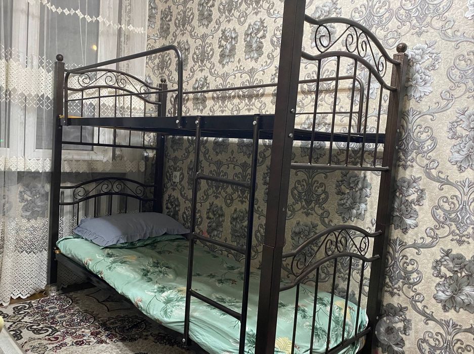 Железный 2 этажный кровать