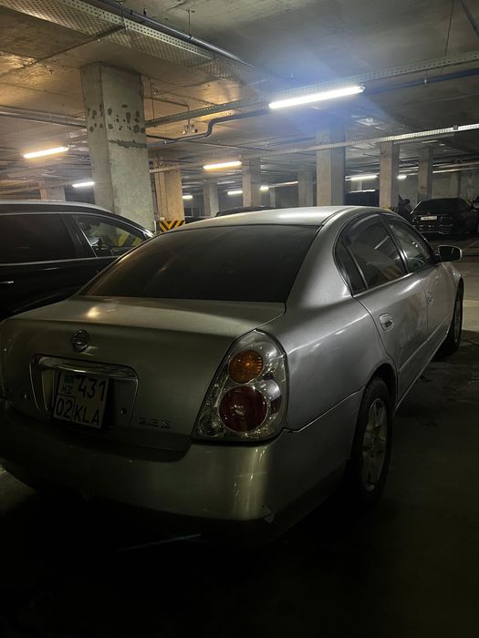 Nissan Altima седан