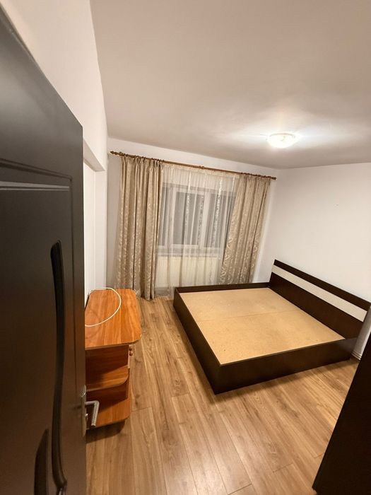 Închiriez apartament