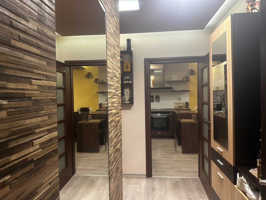 Продава се Тристаен апартамент в Стара Загора, Център - 136 кв.м за 1508 €/кв.м - Снимка #12