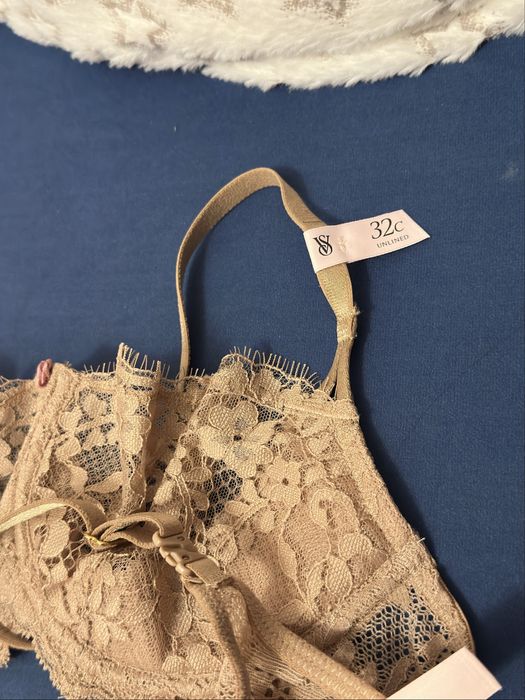 Sutien Victoria Secret nou cu eticheta marime S(32C)