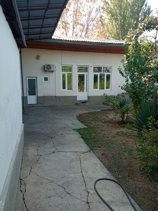 Malika bozor oldidan 6.5 sotix yer hisobida sotiladi