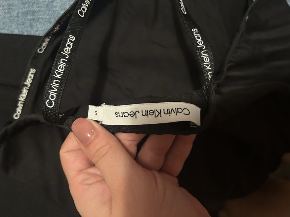 Малка черна рокля Calvin Klein Jeans, S размер