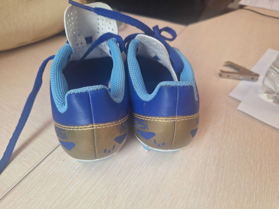 Продавам детски бутонки адидас