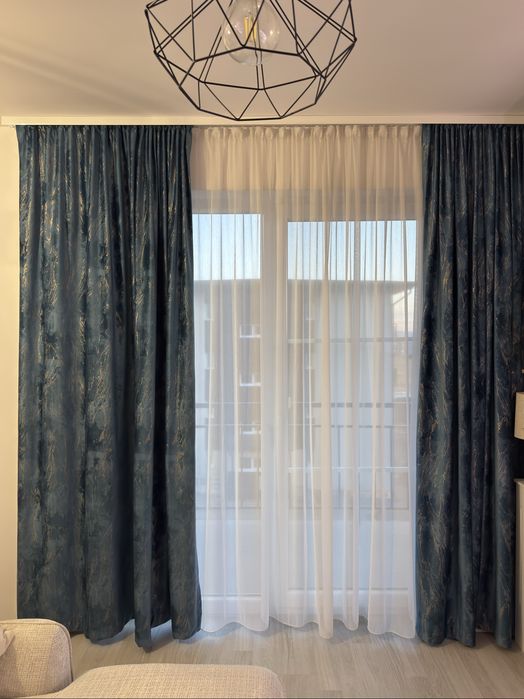 Vand draperii albastre blackout