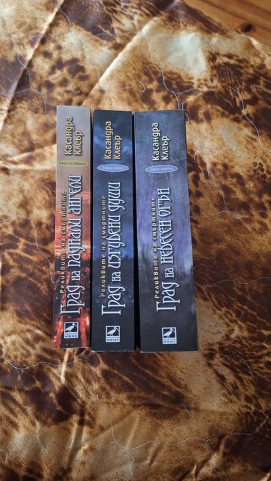 Книги 4-6 от поредицата ,,Ловци на сенки"