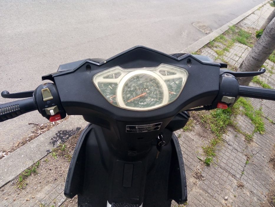 Продавам скутерр