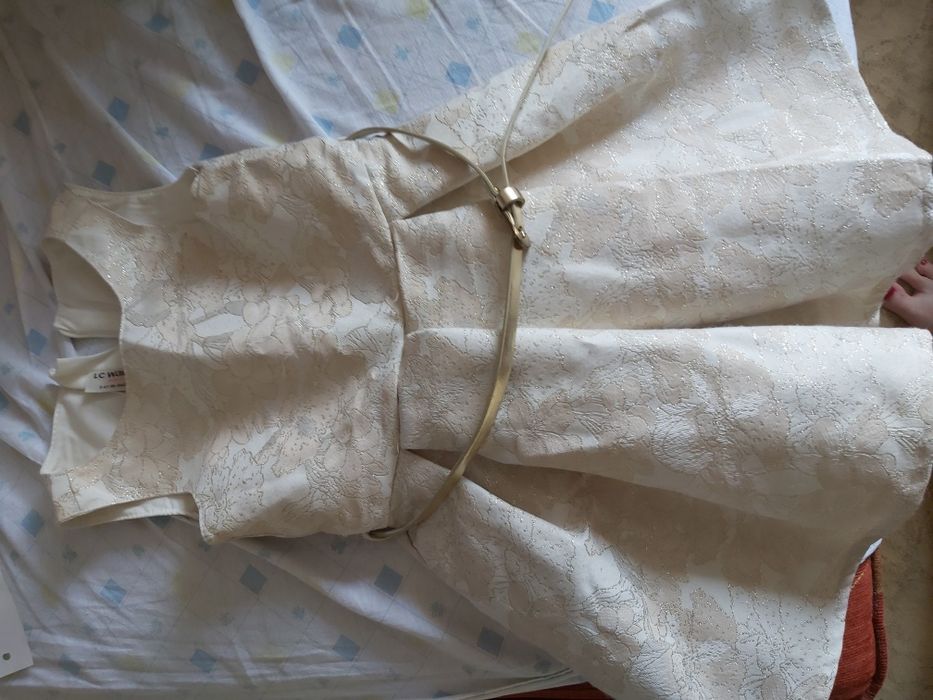 Rochiță pentru fetița