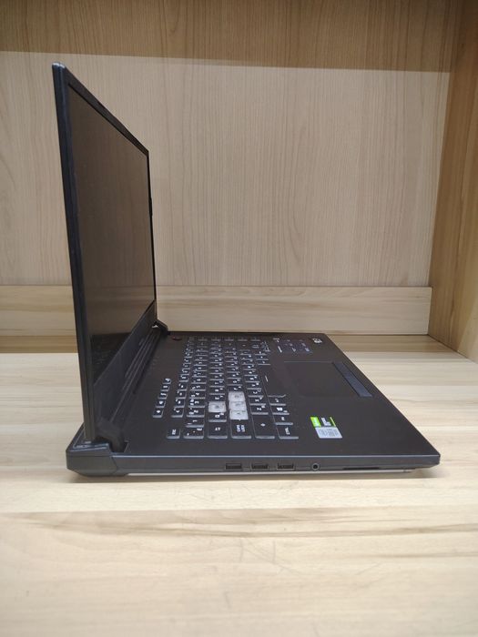 ASUS ROG Strix G512LI, игровой ноутбук